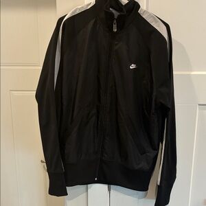 Nike Men's Black and White Windbreaker (Warmup)
